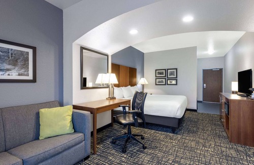 Osage Hotel | La Quinta Inn & Suites by Wyndham Morgantown