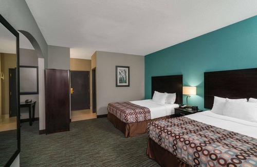 Knoxville Hotel | La Quinta Inn & Suites by Wyndham Knoxville East