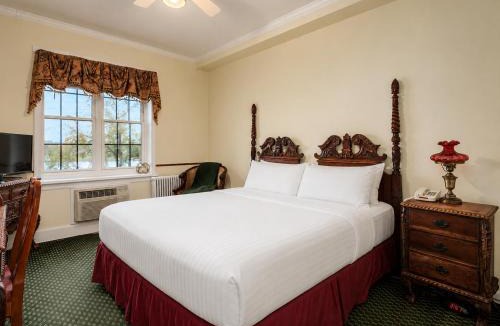 Marietta Hotel | Lafayette Hotel Marietta