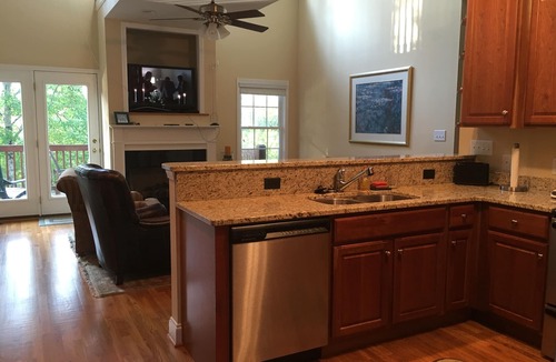 Salem House | Lake Keowee Lake Front with dock- 90 day minimum per HOA