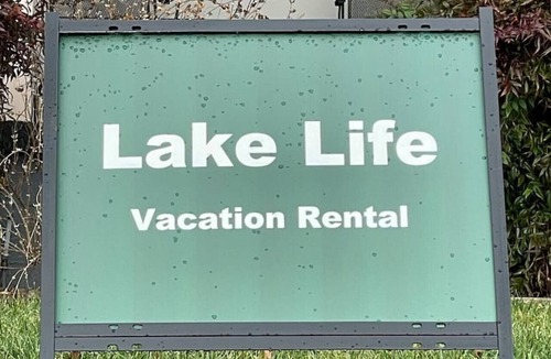 Lake Junaluska Apartment | Lake Life Upper Apt-1 min walk to Lk J Assembly-10 min to Waynesville & BR Pkwy