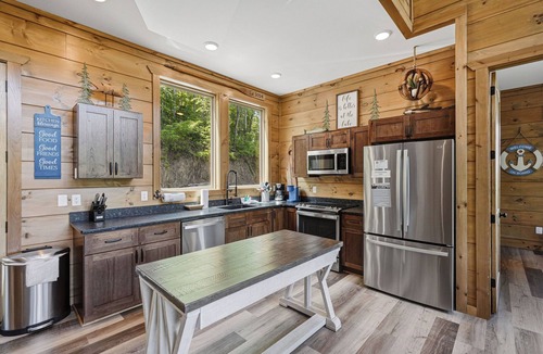 Sevierville Cabin | Lake Lovers Meet Canoe Cove