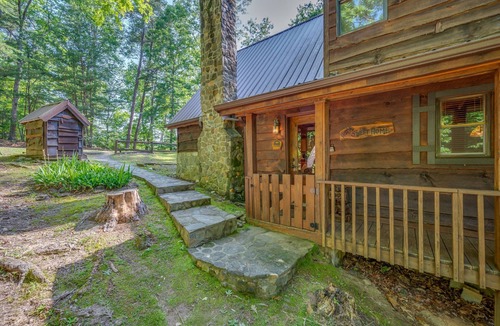 Lake Lure Cabin | Lake Lure-Beach/lakes/river/ Mountains/Private log home,kayaks, tubing,pet,canoe