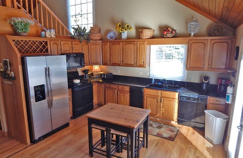Garner Cove House | Lake Lure Lakefront-Pontoon Boat, Kayaks, SUPs, Fire Pit, Game Room