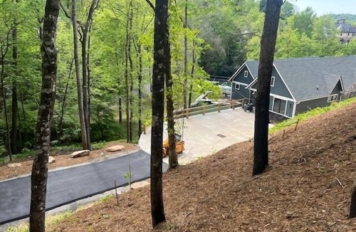 Lake Lure House | Lake Lure Luxury Rental: 5 Bedrooms, 4.5 baths, sleeps 14, on lake w/game room