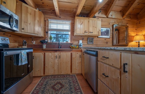 Lake Lure Cabin | LAKE/MOUNTAIN Views/privateBEACH/Hottub/pets/canoe/firepit/lake/beach/pool table
