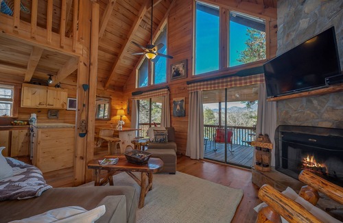 Lake Lure Cabin | LAKE/MOUNTAIN Views/privateBEACH/Hottub/pets/canoe/firepit/lake/beach/pool table