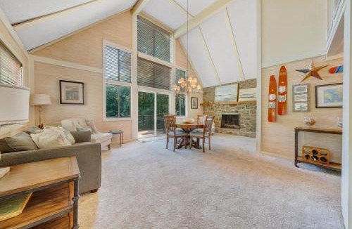 Huddleston House | Lake Pleasant - Lakefront, Private Dock, Game room