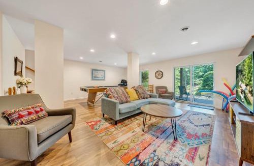Huddleston House | Lake Pleasant - Lakefront, Private Dock, Game room
