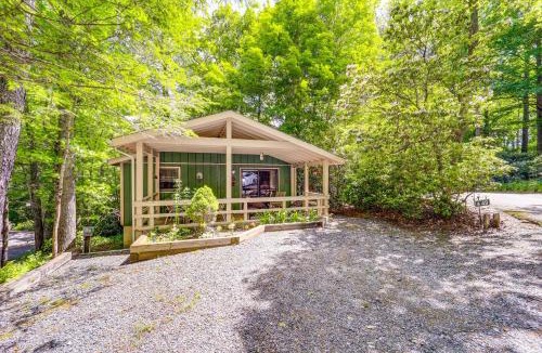 Newland House | Lake & Pool Access! Outdoorsy Getaway in Newland
