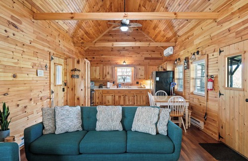 Williamstown House | Lake-Side Log Cabin, close to Ark Encounter!