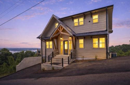Sevierville House | Lake View Serenity - Indoor Pool - Arcade - Lake