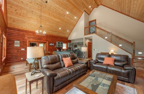 North Glade Hills House | Lakefront Escape