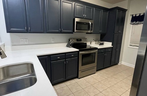 Huddleston Condo | Lakefront, ground level…book your summer vacay now!