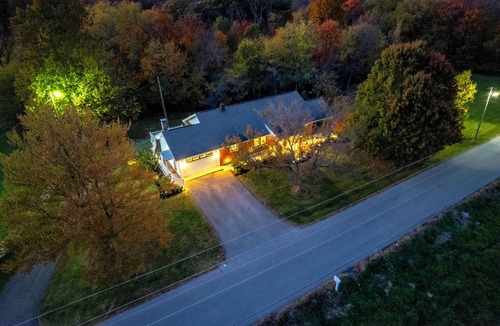 Williamstown House | Lakefront + Hiking Trail + Huge Family Friendly House + near Ark Encounter
