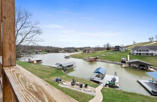 Williamstown House | Lakefront Home on Williamstown Lake Near Ark
