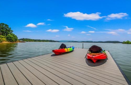 Dandridge House | Lakefront Mountain Oasis