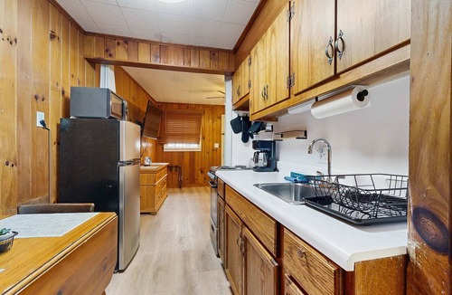 Flat Rock Condo | Lakeside condo, dog-friendly, AC, large porch, shared amenities, beach access, pool, tennis