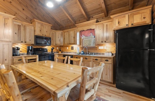 Stanton Cabin | Lakewood – Hot Tub & Nature Retreat