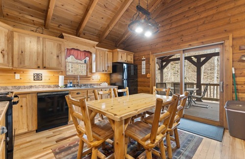 Stanton Cabin | Lakewood – Hot Tub & Nature Retreat