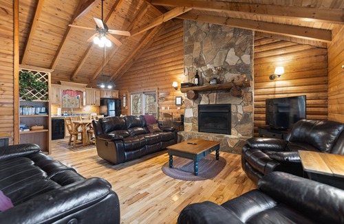 Stanton Cabin | Lakewood – Hot Tub & Nature Retreat