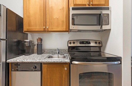 Pearl District Apartment | Landing | Amazing Studio, Gym, Courtyard