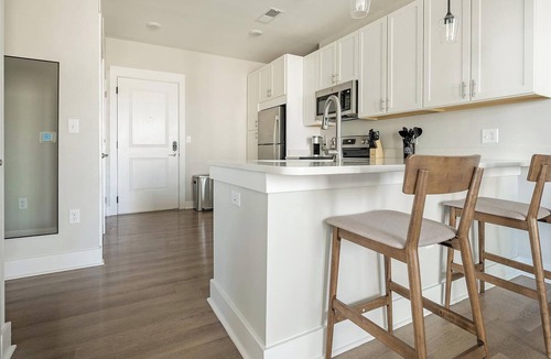 Hickory Apartment | Landing | Chic 1BD, Gym, Yoga Studio