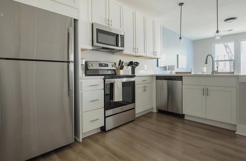 Hickory Apartment | Landing | Chic 1BD, Gym, Yoga Studio