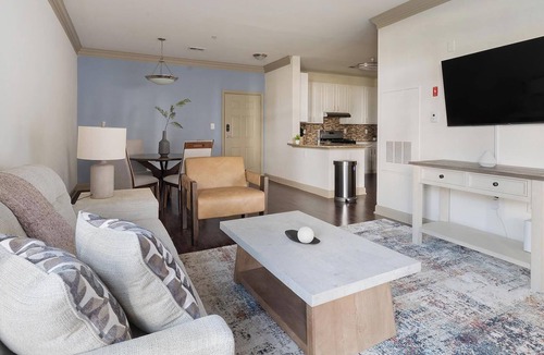 Town Center Apartment | Landing | Modern 1BD, Courtyard, Gym