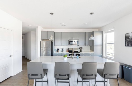 Dayton Apartment | Landing | Modern 2BD in Manhattan Harbour