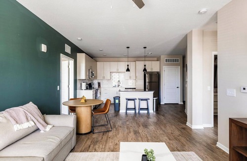 Kenton Apartment | Landing | Modern 2BD, Pool, Clubhouse