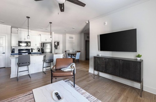 Asheville Apartment | Landing | Spectacular 1BD, Clubhouse, Gym
