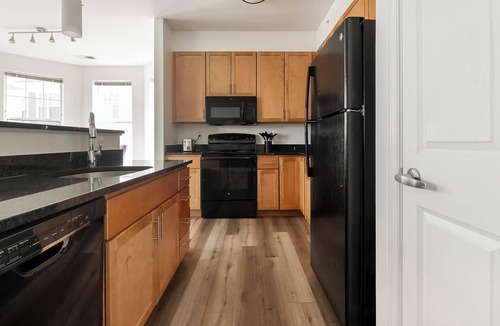 Frederick Apartment | Landing | Stunning 2BD, Pool, Gym