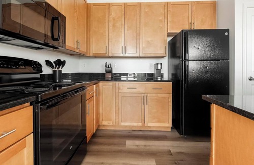 Frederick Apartment | Landing | Stunning 2BD, Pool, Gym
