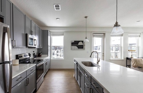 Dayton Apartment | Landing | Stylish 2BD in Manhattan Harbour