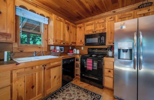 Lake Lure Cabin | Large log home in Lake Lure, HOT tub/Game room/pet