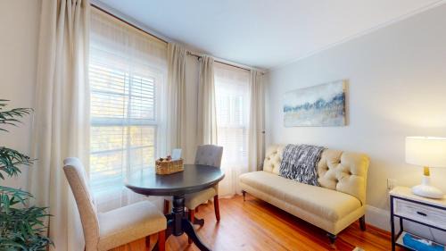 Longwood Apartment | Large Private Room,Shared Bath, BU, Fenway, MBTA