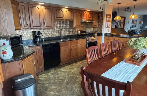 Saratoga Springs House | Large Saratoga Lake House, close to all amenities , privacy of lake living.