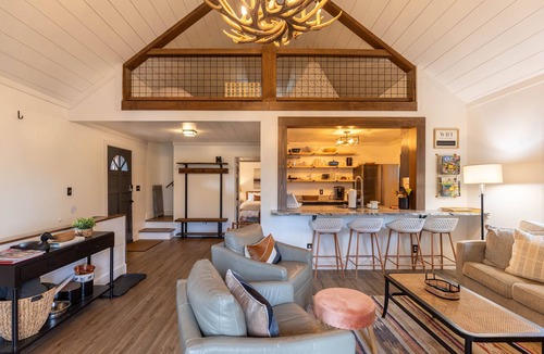 Newland House | Lark Hollow - Pet Friendly Cottage with Hot Tub near Banner Elk