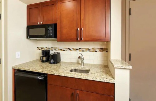 Las Vegas Apartment | Las Vegas | Desert Escape | Resort Pool & Near Strip