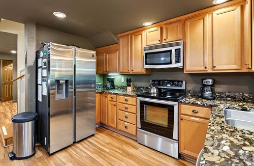 Black Mountain House | Laughing Waters Lodge | 6 Bedrooms | Pet Friendly