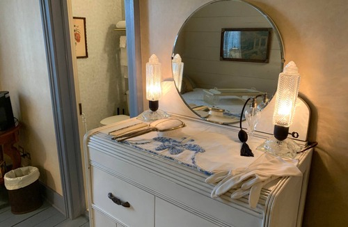 Jonesborough House | Laura's Room at The Historic Eureka Inn