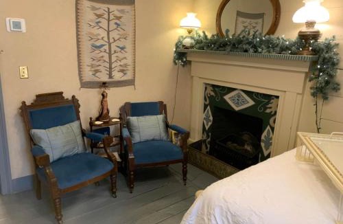 Jonesborough House | Laura's Room at The Historic Eureka Inn