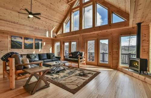 Black Mountain House | Laurel Creek Falls - Luxury Log Cabin with Hot Tub, Game Room and Theater