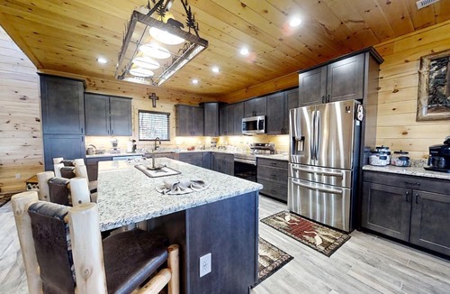 Walland Cabin | Lazy Bear Lodge (5-Bedroom Cabin) with Pool and Mountain in Walland, Tennessee