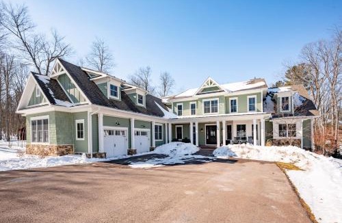 Waterfront Greens House | Let the Good Times Roll