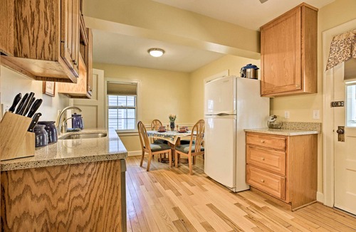 Lexington Cottage | Lexington Getaway w/Backyard Deck < 2 Mi to UK!