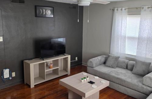 Lawrenceburg Apartment | Liberty Alley Hideaway 2