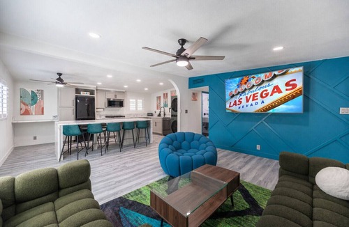 Winchester House | Licensed 2.5 mi to Strip BBQ Pool Kings