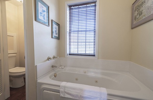 Bolivar Bed & Breakfast | Light Horse Inn